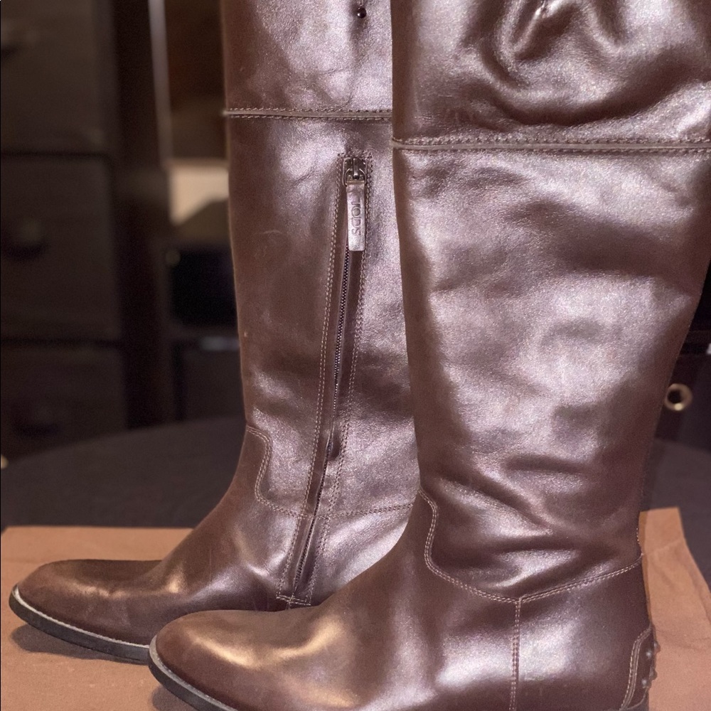 Boots - Picture 2 of 3